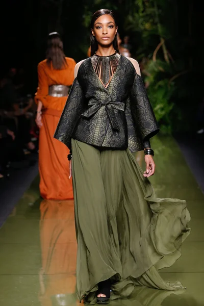 Look 18